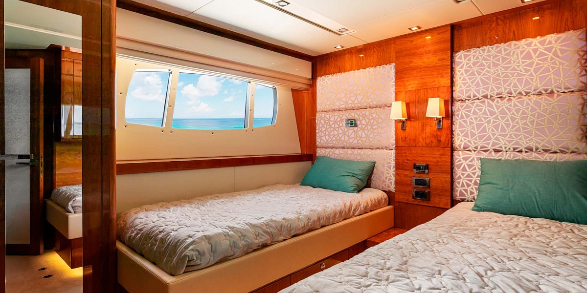 Аренда мега яхты 	Sunseeker 115 Predator в Сочи